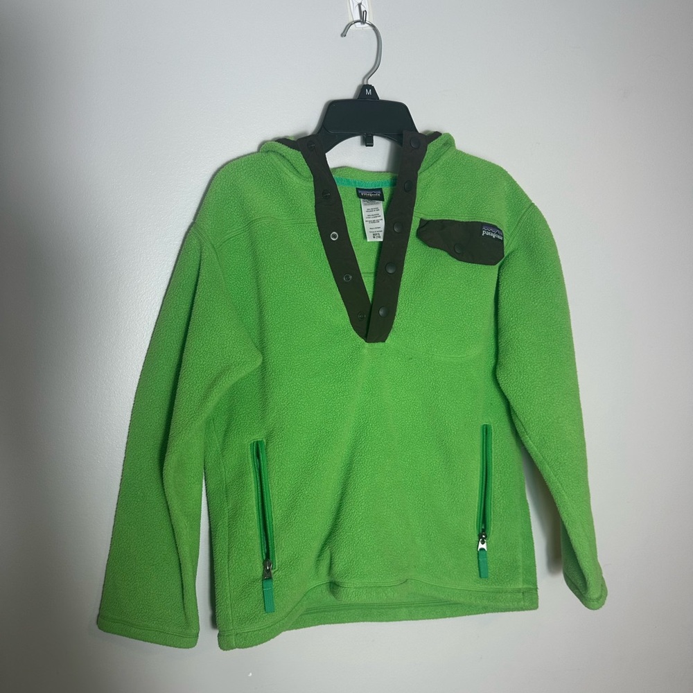 Patagonia Green Fleece Sweatshirt Cozy Outdoor Wear